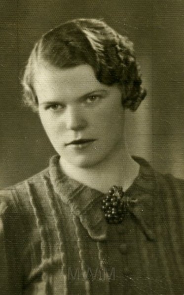 KKE 4621.jpg - Fot. Portret. Jadwiga Jarzynowska (z domu Siemaszko) – mama Marii Jolanty Mierzejewskiej (z domu Jarzynowska), Głębokie, 1937 r.